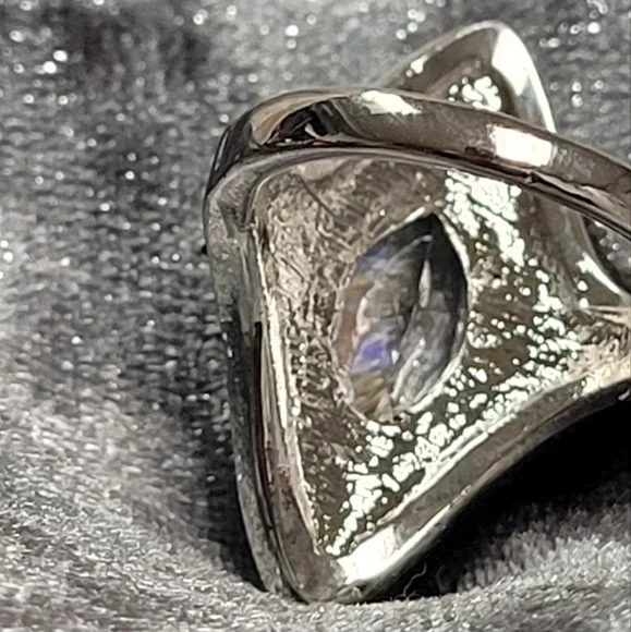 Floral Shaped Crystal Art Deco Ring - Picture 5 of 5